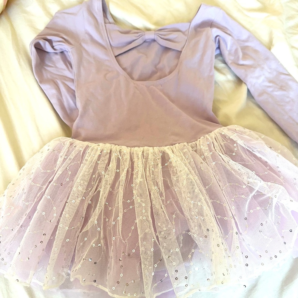 Ballerina dance dress fits 3T , she only wore it a few times